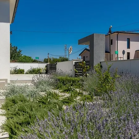 Casa L Villa *